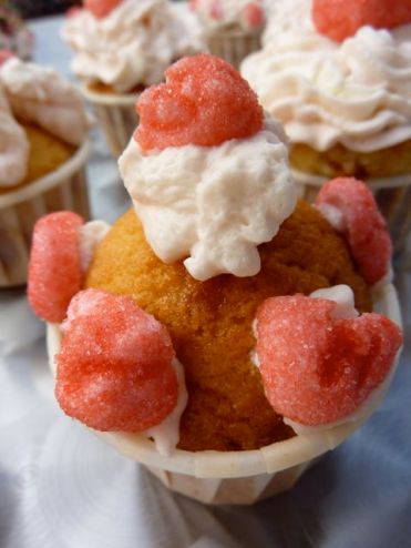 Cupcakes caramel au beurre salé, chantilly à la fraise Tagada - 12